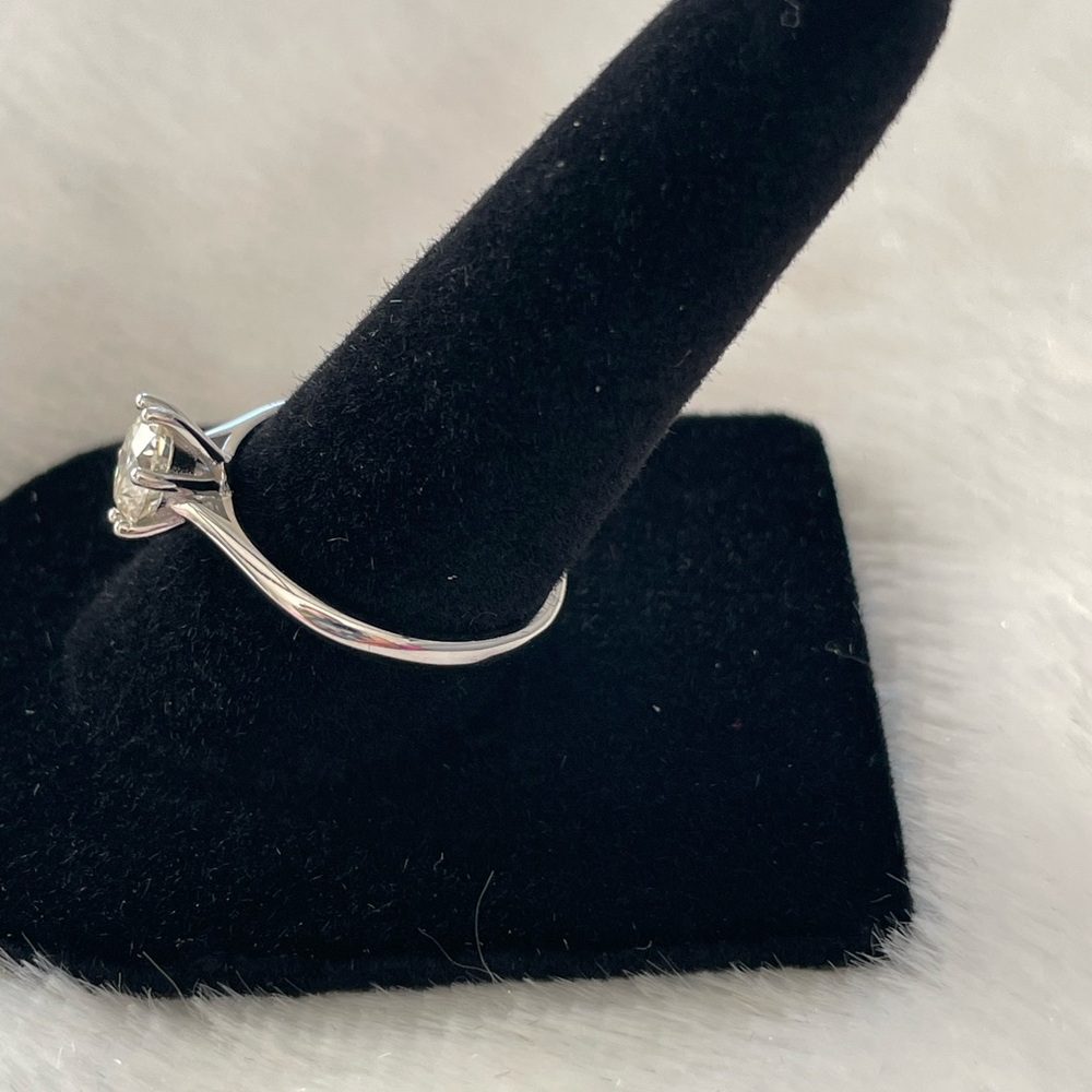 1 ct Moissanite solitaire women’s adjustable ring - Picture 3 of 6
